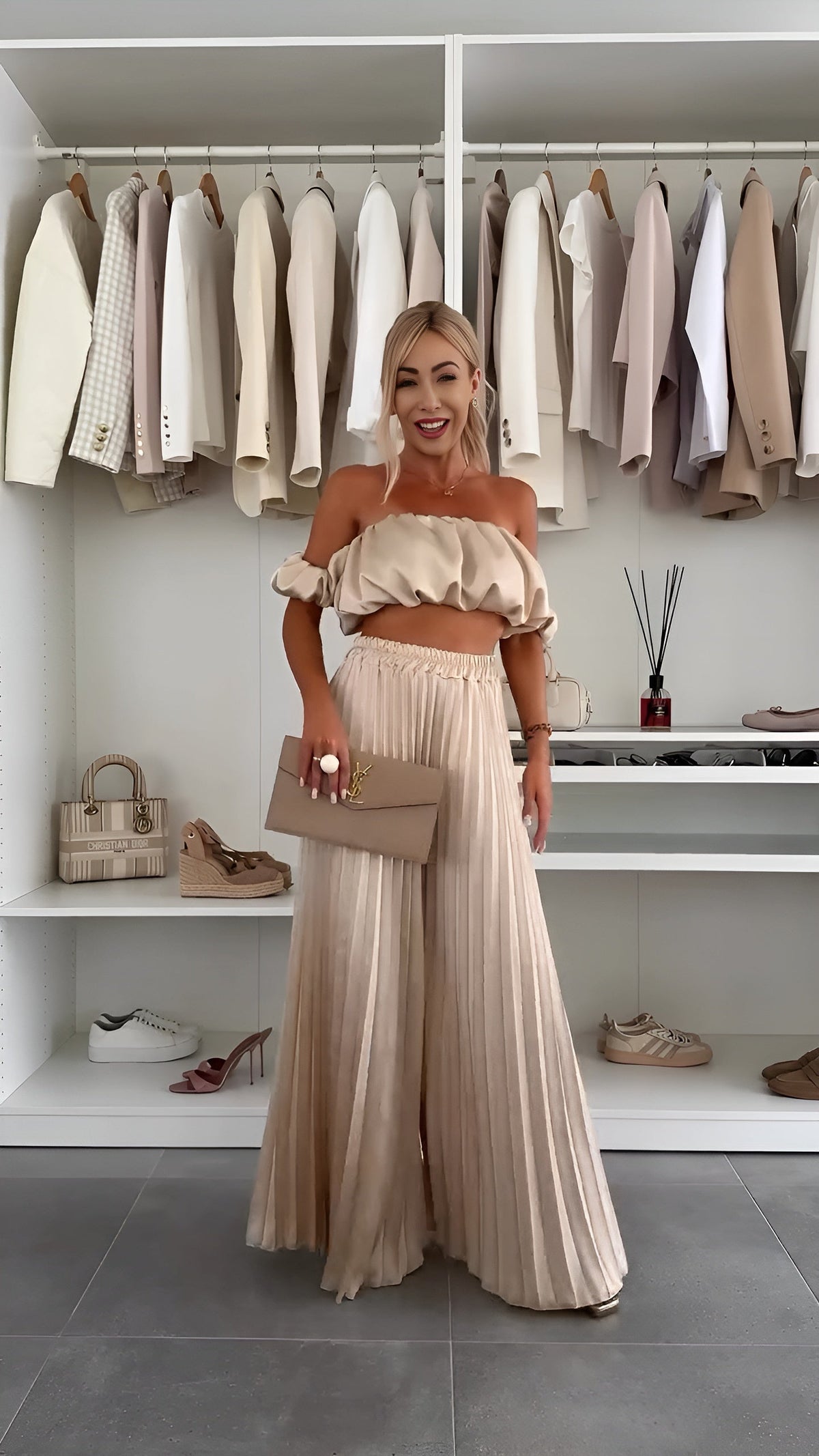 Vera Classe™ | Set due pezzi con top off-shoulder e pantaloni a pieghe