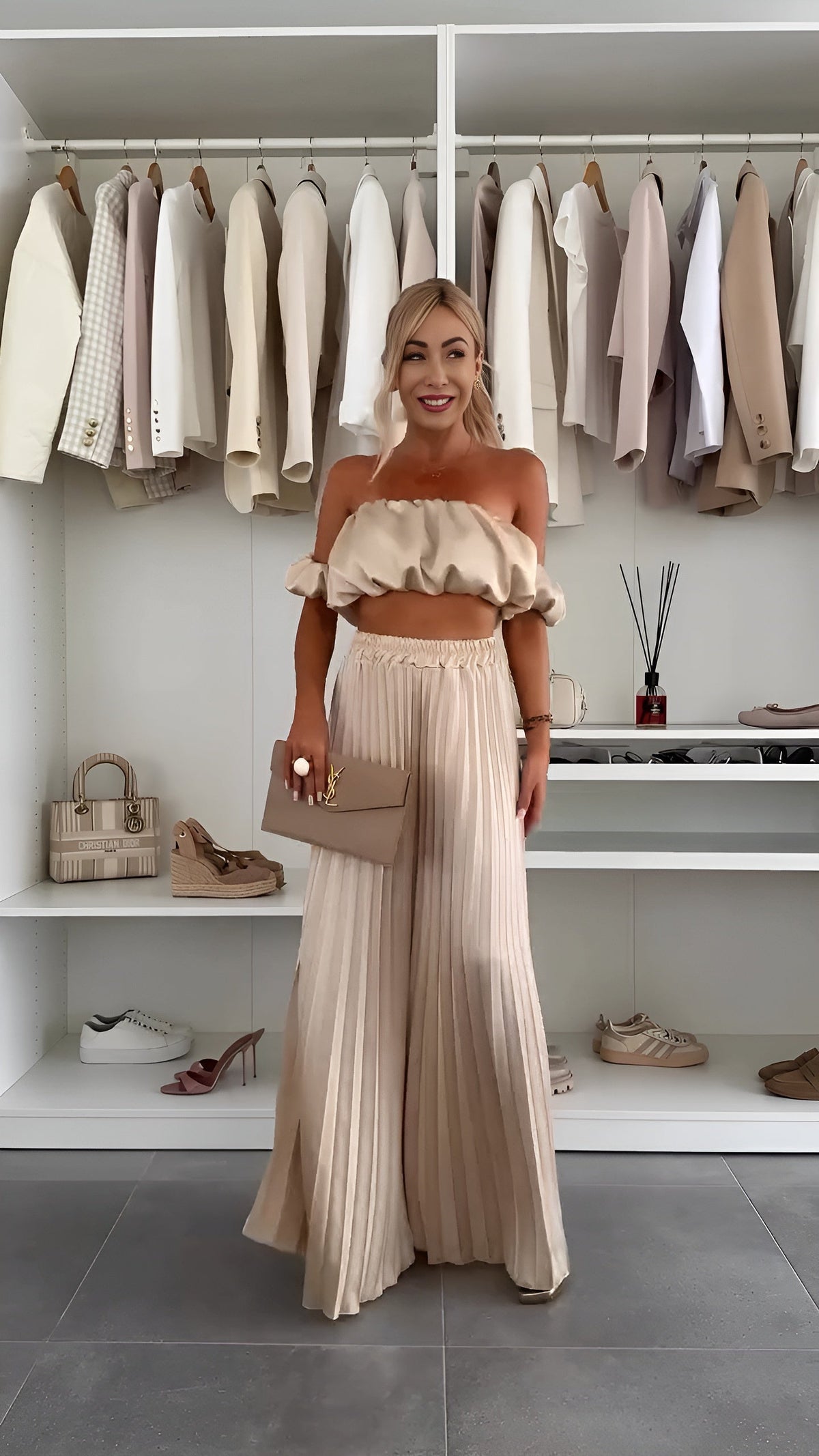 Vera Classe™ | Set due pezzi con top off-shoulder e pantaloni a pieghe