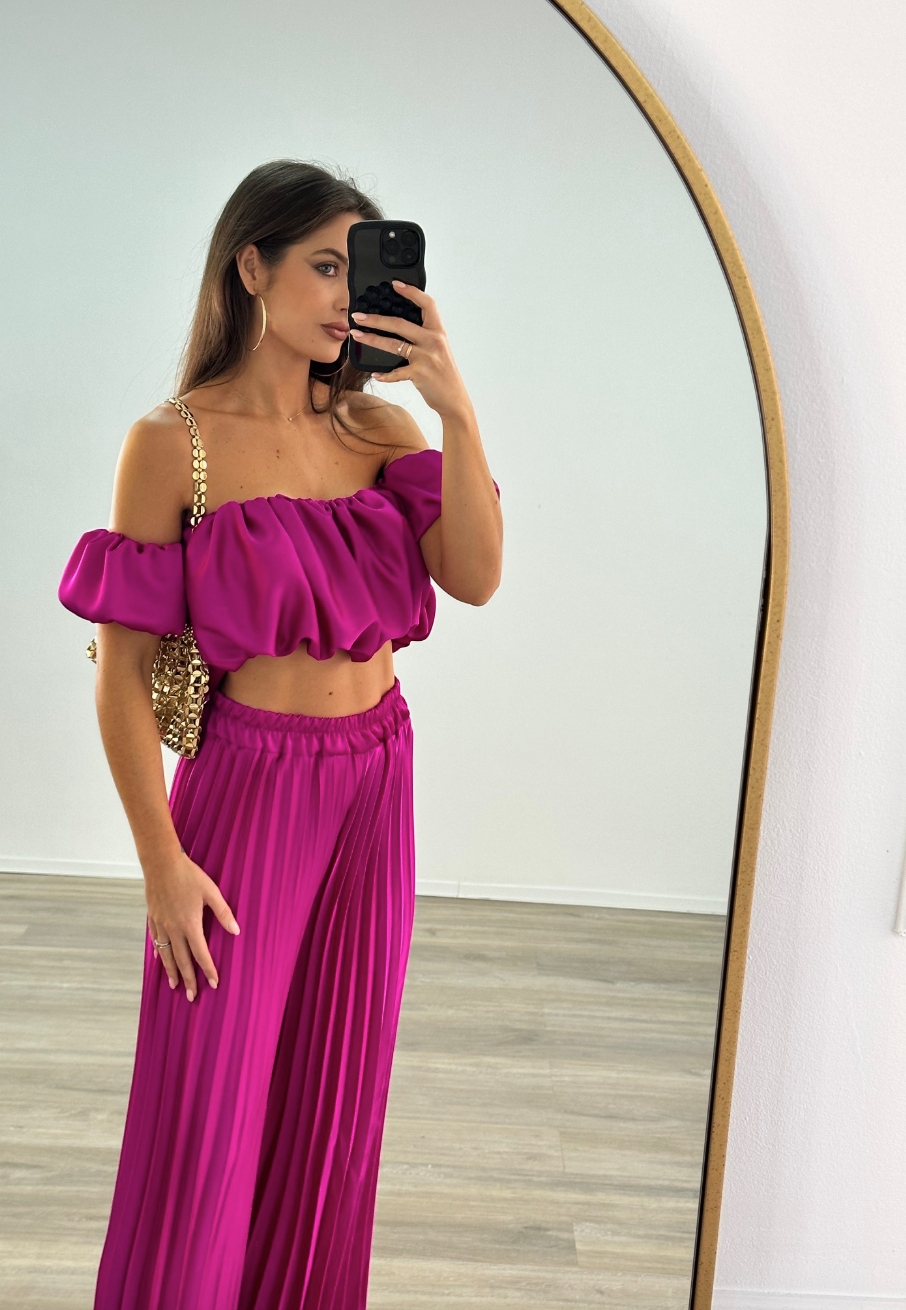 Vera Classe™ | Set due pezzi con top off-shoulder e pantaloni a pieghe